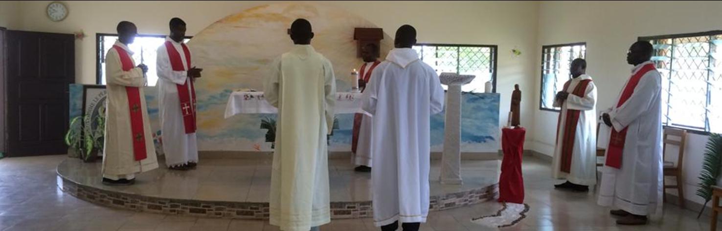 Rameaux dans notre chapelle de Kinkala (Congo) Rameaux dans notre chapelle de Kinkala (Congo)
