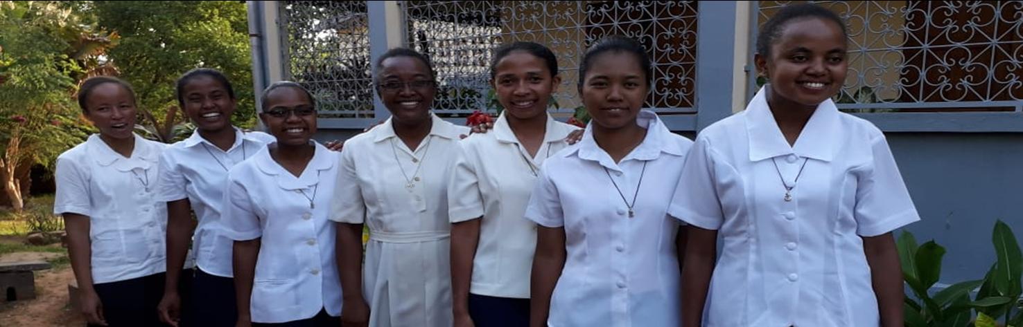 Accueil des jeunes novices, des postulantes à Madagascar Accueil des jeunes novices, des postulantes à Madagascar