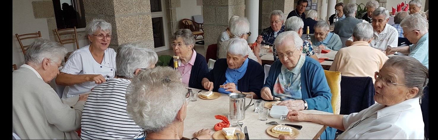 Pique-nique à la Maison Mère : tous réunis ! (France)