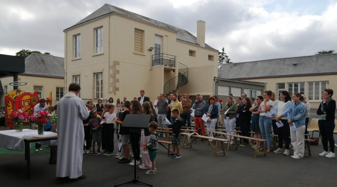 https://www.sacrescoeursmormaison.org/wp-content/uploads/2024/07/ben-ecole.jpg
