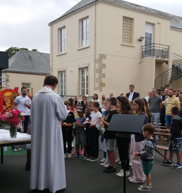 https://www.sacrescoeursmormaison.org/wp-content/uploads/2024/07/ben-ecole2-1.jpg