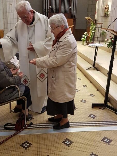 https://www.sacrescoeursmormaison.org/wp-content/uploads/2024/07/onction-3-1-rotated-e1721657423502.jpg