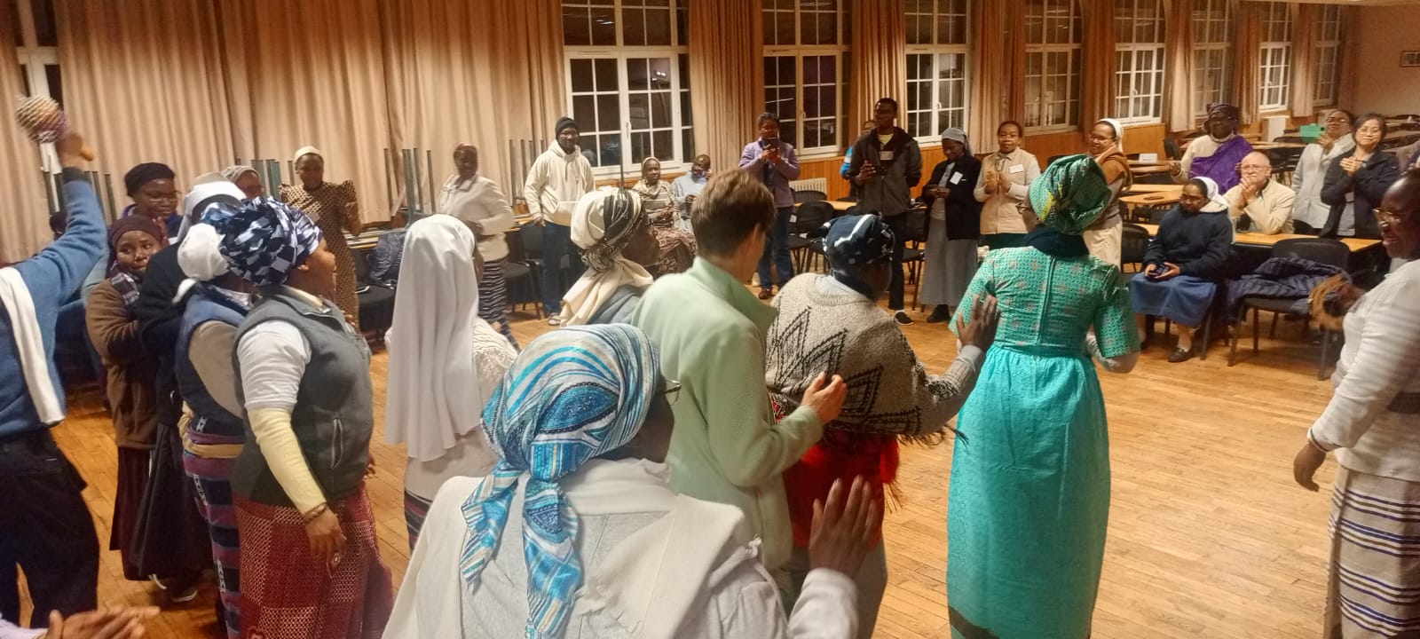 https://www.sacrescoeursmormaison.org/wp-content/uploads/2025/02/photo-7-soiree-culturelle.jpg