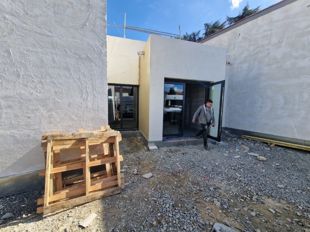 https://www.sacrescoeursmormaison.org/wp-content/uploads/2025/04/Batiment-Adm.-entree.jpg