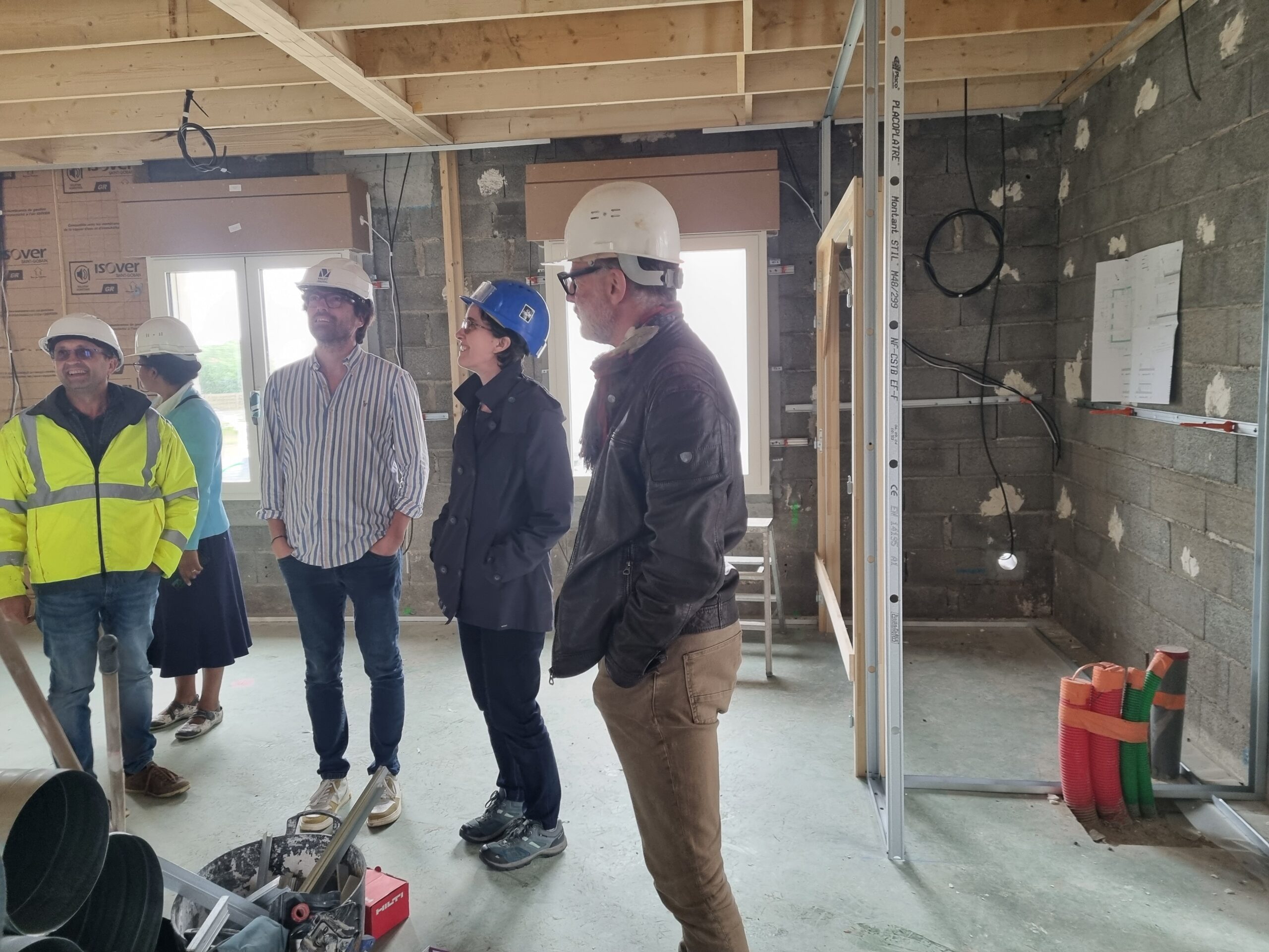 https://www.sacrescoeursmormaison.org/wp-content/uploads/2025/06/visite-de-chantier-fin-mai-scaled.jpg