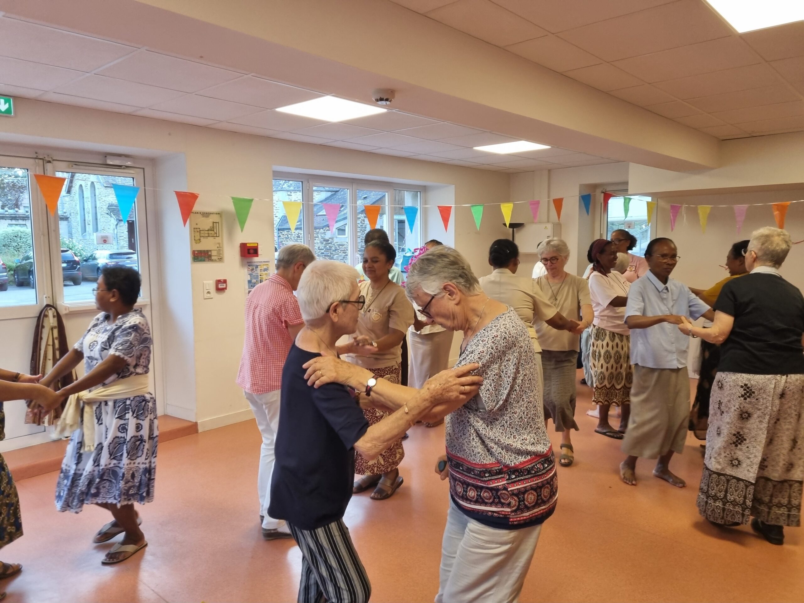 https://www.sacrescoeursmormaison.org/wp-content/uploads/2025/07/20250713_203924-scaled.jpg