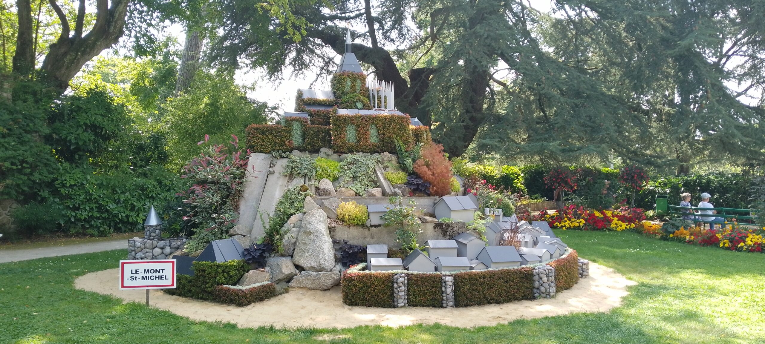 https://www.sacrescoeursmormaison.org/wp-content/uploads/2025/08/Jardin-plantes-1-scaled.jpg