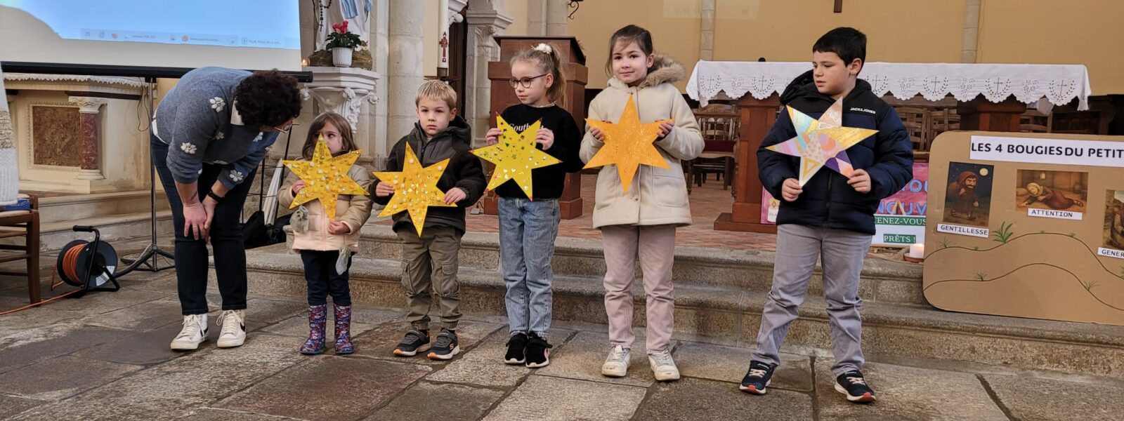 Célébration de Noël des enfants de l’école St Louis, en l’église de Mormaison (France)